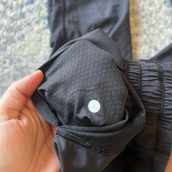 Lululemon Black Athletic Drawstring Pants Women's Size: 4 - Picture 3 of 6